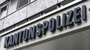 Diebstahl und Sachbeschädigung in Celerina: Die Kantonspolizei Graubünden sucht Zeugen.