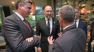 Visite in Lugano: Der Glarner Ständerat Mathias Zopfi trifft den ukrainischen Premierminister Denys Schmyhal und Bundespräsident Ignazio Cassis (von links).