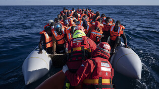 Einmal mehr sind vor der libyschen Küste Flüchtlinge aus Afrika, die auf Schlauchbooten unterwegs waren, ums Leben gekommen.