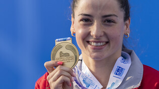 So sehen Europameisterinnen aus: Lisa Mamié zeigt ihre Goldmedaille
