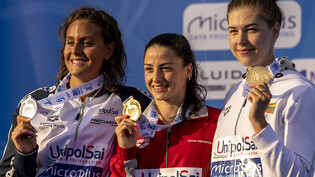 Europameisterin Lisa Mamié in der Mitte zwischen der zweitplatzierten Italienerin Martina Carraro (links) und Bronzemedaillen-Gewinnerin Kotryna Teterevkova aus Litauen