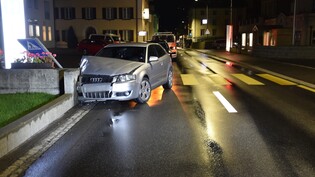 Unverletzt: Der Fahrer des Autos konnte sich nach dem Selbstunfall selbständig aus dem Auto begeben.
