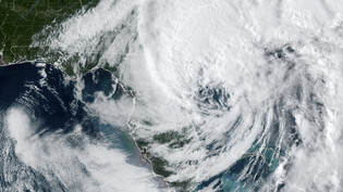 Dieses von der National Oceanic and Atmospheric Administration (NOAA) zur Verfügung gestellte Satellitenbild, aufgenommen um 17:01 Uhr EDT zeigt Hurrikan «Ian». Foto: NOAA/AP/dpa - ACHTUNG: Nur zur redaktionellen Verwendung und nur mit vollständiger…
