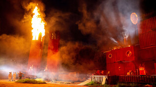 Flammen, Rauch und Explosionen: Das Stück "Silo 8" von Karl's Kühne Gassenschau haben in dieser Saison 95'000 Personen in Olten gesehen.