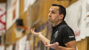 Trainer Goran Cvetkovic erreicht mit Pfadi Winterthur ein Unentschieden gegen den Leader