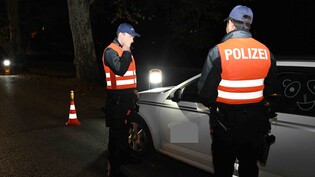 Polizeikontrolle: Die Stadtpolizei Chur kontrollierte am Wochenende mehrere Fahrzeuge.