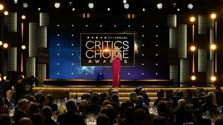 Moderatorin Chelsea Handler spricht bei den 28. jährlichen Critics Choice Awards im Fairmont Century Plaza Hotel. Foto: Chris Pizzello/Invision/AP/dpa