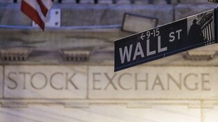 Der bekannteste Wall-Street-Index Dow Jones Industrial schloss nach einem schwankenden Verlauf mit plus 0,61 Prozent auf 33'949,41 Punkten knapp unter seinem kurz zuvor erreichten Tageshoch. (Archivbild)