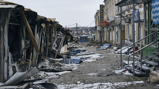 Das schwer umkäpfte Bachmut ist durchzogen von Trümmern des Krieges. Foto: -/LIBKOS/AP/dpa
