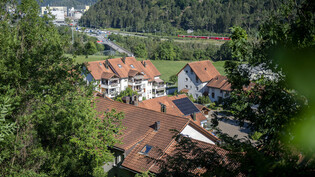 Wohnraum ist knapp: Die SVP Graubünden hat Vorschläge, wie für Einheimische und Fachkräfte neue Wohnungen entstehen sollen. Hier zu sehen das Wohnquartier Forellenstube in Tamins.