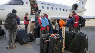 Ein weiteres Schweizer Expertenteam brach am Freitag vom Flughaven Bern-Belp aus auf in die Erdbebenregion in der Türkei.