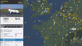 Eine kuriose Beobachtung hat der Flugdatendienst Flightradar24 am Freitag über Twitter gemeldet: Eine Swiss-Maschine mit dem Bezeichnung "ILOVEGVA" - also "Ich liebe den Flughafen Genf". Das Flugzeug stand aber in Zürich.