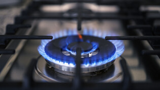 Kochen mit Gas kostet aber immer noch deutlich mehr als vor einem Jahr. (Archivbild)
