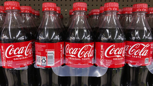 Die Umsatzentwicklung bei Coca-Cola könnte sich 2023 wieder verlangsamen. (Archivbild)
