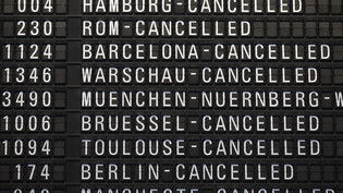 Flug fällt aus - so wie bei einem Pilotenstreik im September 2022 dürfte es auf den Anzeigetafeln des Flughafens Frankfurt auch am Freitag aussehen. (Archivbild)