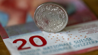 Bargeld ist in der Schweiz nach zwei Jahren wieder das beliebteste Zahlungsmittel. (Symbolbild)