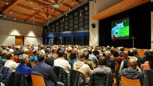 Voller Saal: Rund 450 Personen wollten den Vortrag von Biologe Marcel Züger über den Wolf hören.