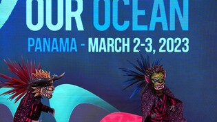 Tänzerinnen und Tänzer treten am Eröffnungstag der Konferenz «Our Ocean» im Panama Convention Center in Panama City auf. Foto: Arnulfo Franco/AP
