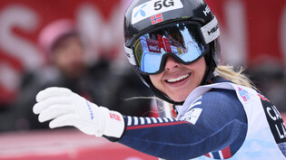 Kajsa Lie freut sich über ihren ersten Weltcupsieg, der für Norwegen historisch ist