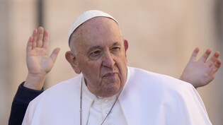 Papst Franziskus während einer Generalaudienz auf dem Petersplatz. Foto: Alessandra Tarantino/AP/dpa