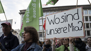 Der Niedergang der Credit Suisse bewegt die Gemüter: Kundgebung auf dem Zürcher Paradeplatz am Montag. (Archivbild)