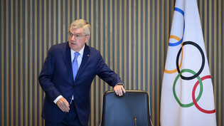IOC-Präsident Thomas Bach verkündet in Lausanne die neuste Empfehlung des Dachverbandes - ob Russen und Belarus an den Sommerspielen in Paris teilnehmen dürfen, soll später entschieden werden