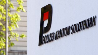 Die Kantonspolizei Solothurn sucht nach der Sprengung eines Bankomaten in Hofstetten-Flüh an der Landesgrenze zu Frankreich nach der geflüchteten Täterschaft. (Symbolbild)