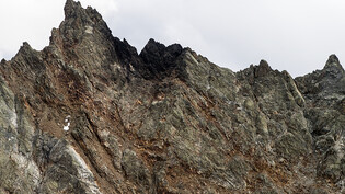 Elf Meter unter dem Grat in die Felswand: Die Unfallstelle am Hinter Tierberg auf dem Sustenpass. (Archivbild)
