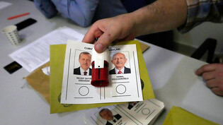 Bei der Stichwahl um das Präsidentenamt in der Türkei treten Amtsinhaber Recep Tayyip Erdogan und Kemal Kilicdaroglu gegeneinander an. Foto: Burhan Ozbilici/AP/dpa