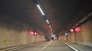 Kerenzerberg-Autobahntunnel: Zurzeit wird er gesamterneuert und erhält einen Sicherheitsstollen. Eröffnet wurde er 1986 nach sieben Jahren Bauzeit und 200 Millionen Franken Kosten.