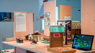 Im Wandel der Zeit: An der Ausstellung «Mythos Chalet – Sehnsucht, Kitsch und Baukultur» im Gelben Haus in Flims wird die Geschichte des Chalets gezeigt.