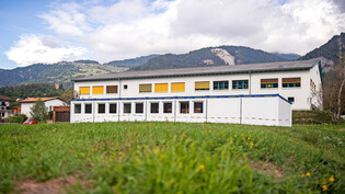 Unterricht im mobilen Klassenzimmer: Seit letzter Woche werden die knapp gewordenen räumlichen Kapazitäten im Schulhaus in Rodels von einem temporären Containerprovisorium aufgefangen. 