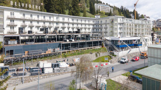 Einfacherer Aufbau: Da das diesjährige World Economic Forum im Mai stattfand, mussten grosse Temporärbauten wie beim Davoser 5-Stern-Hotel Steigenberger «Belvédère» nicht wie sonst im Januar üblich im Schneetreiben aufgestellt werden.