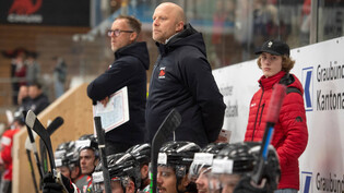 Erfolgreich: Die EHC Chur-Trainer Reto (links) und Jan von Arx coachen ihr Team zum Sieg. 
