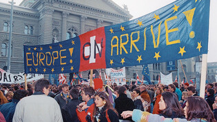 19. Dezember 1992: Gegen 6000 Menschen demonstrieren auf dem Bundesplatz in Bern für einen EG-Beitritt.