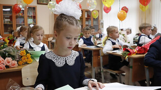 Auf Regierungskurs: Erstklässler besuchen ihre erste Unterrichtsstunde in einer Schule in Podolsk bei Moskau. 