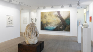Ausstellung bei Karsten Greve: Das Bild zeigt von links nach rechts Arbeiten von Pierette Bloch, Louise Bourgeois, Leiko Ikemura.