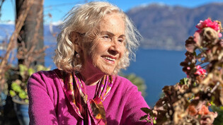 Über dem Lago Maggiore: Die Kulturpreisträgerin Eveline Hasler ist fasziniert vom Licht und der Vegetation des Tessins.