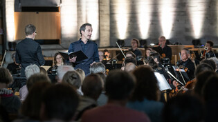 Gedichte und Musik: In der Heiligkreuzkirche in Chur tritt der Schauspieler Peter Hottinger mit dem Orchesterverein Chur auf.