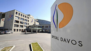 Grosse Kosten zu bewältigen: Das Davoser Spitalgebäude muss in den kommenden Jahren saniert werden.