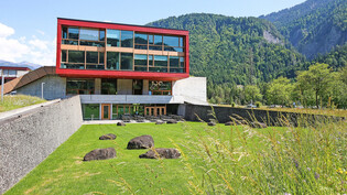Markant: Vom Verwaltungsgebäude in Grüsch aus werden die Geschicke der Trumpf Schweiz gelenkt.