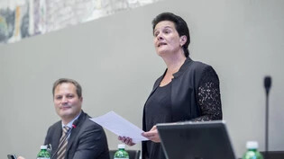 Standespräsidentin Tina Gartmann-Albin erklärt, warum die Aprilsession des Grossen Rates ausfällt.