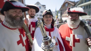 Bruder Klaus wird beim Staatsakt zur Gedenkfeier zum 600. Geburtstag von Niklaus von Fluee am Sonntag in Sarnen OW traditionell gefeiert. (KEYSTONE/Urs Flueeler)