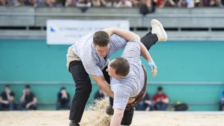 Der Schlussgang am Berchtold-Schwinget: Armon Orlik (links) bodigt Stephan Studinger