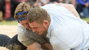 Remo Käser (vorne), hier gegen Bernhard Kämpf
