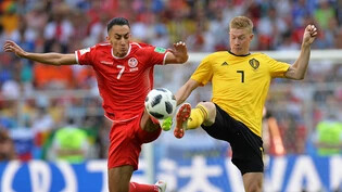 Der Tunesier Saifeddine Khaoui (links) gegen Belgiens Starspieler Kevin De Bruyne
