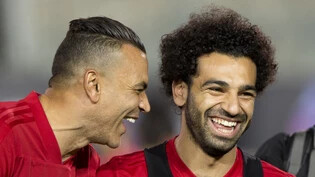 Essam El-Hadary (links) und Stürmerstar Mohamed Salah sind zum Scherzen aufgelegt