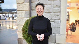 Zu besonderen Gelegenheiten trägt Daniela Brunner zwei Ohrringe und einen Fingerring ihrer beiden Grossmütter.