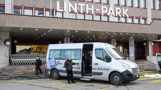 Aus für den Shuttlebus: Moises Donoso öffnet die Türen des Linth-Park-Busses zum letzten Mal. 
