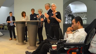 Angeregte Podiumsdiskussion: Vertreter von Behindertenorganisationen erzählen von ihren Erfahrungen. 